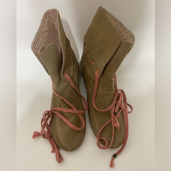 Sanuk suede Tan Women's Boots with Pink Laces size 9 - Picture 1 of 7